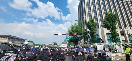 폭염 잊은 ‘추모 물결’...전국교사들 “안전한 교육환경·교사의 교육권 보장하라”